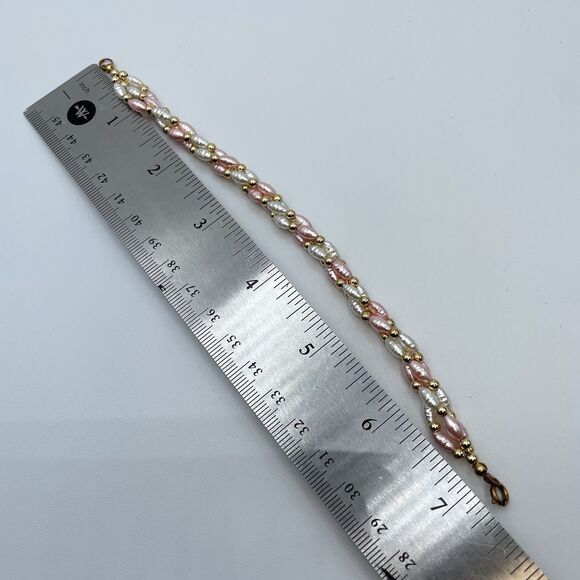 Cute Dainty White Pink Rice Pearl Beaded Gold Tone Spring Clasp Bracelet Boho - Picture 5 of 6